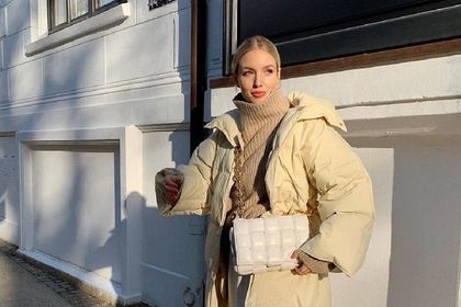 Kurtki w tym kolorze to HIT! Kobiece, piękne i tanie modele na wyprzedaży!