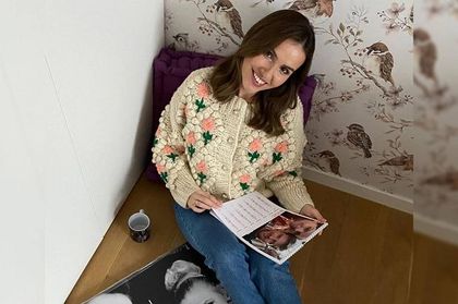 Marta Żmuda-Trzebiatowska w uroczym swetrze z Reserved. Ten haftowany model zachwyca!