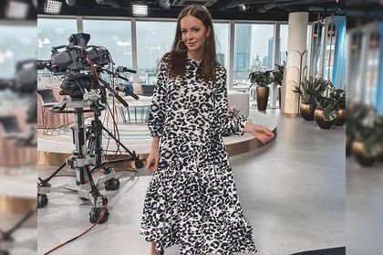Anna Wendzikowska podbiła serca fanek sukienką polskiej marki Loriini. Kreacje z tym wzorem to hit nie tylko na zimę!