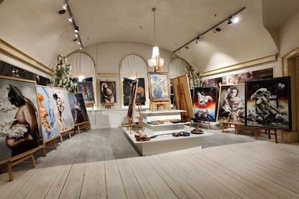 Wernisaż wystawy "Sztuka jest kobietą..." w La Vie Skin Gallery. Dzieła czterech artystów i licytacja charytatywna