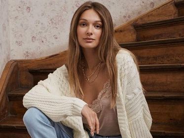 Sinsay swetry z wyprzedaży: top 18 modeli, które skradły nasze serca. Te z warkoczowym splotem są boskie!
