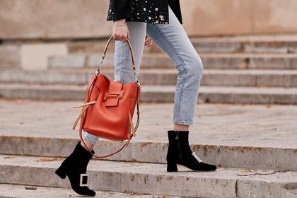 Markowe botki, które chcemy mieć w tym sezonie - welurowe to marzenie każdej fashionistki. Są przecenione o połowę!