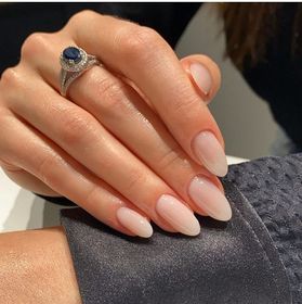 Te paznokcie na zimę to ulubiony trend Polek! Świetna alternatywa dla klasycznego french manicure