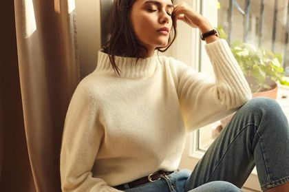 Ten sweter wygląda uroczo i jest niezwykle miły w dotyku! Top 18 modeli z popularnych sieciówek