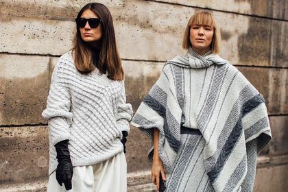 Te swetry w geometryczne wzory podbijają trendy. Oto stylowe modele, które kupisz za mniej niż 120 złotych