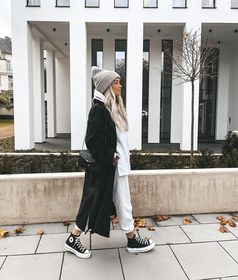 Te joggery damskie możesz nosić do każdej stylizacji! Ciepłe i wygodne modele z popularnych sklepów