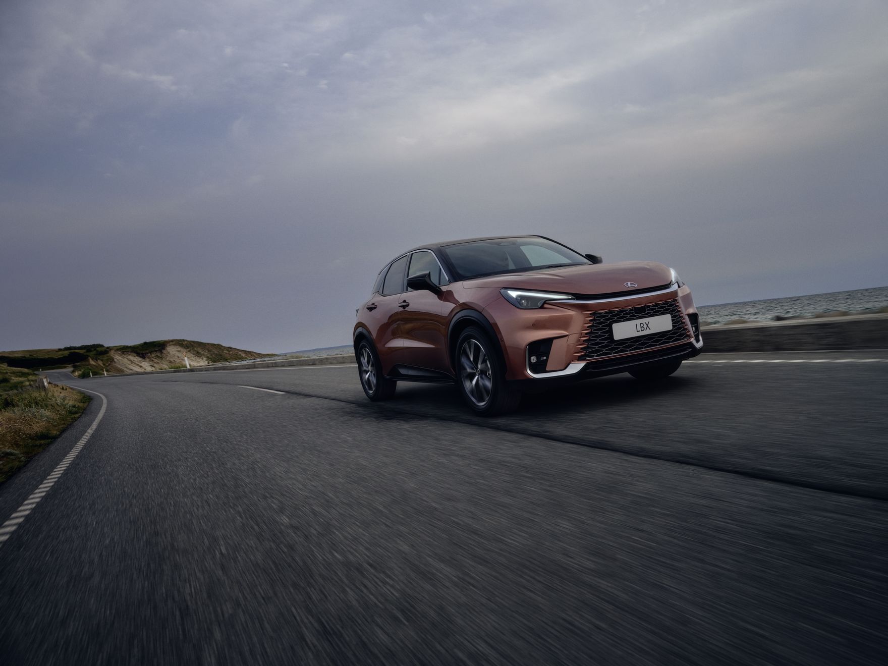Nadjeżdża gorąca nowość z japońskiej fabryki. Ten model na nowo definiuje segment SUV!