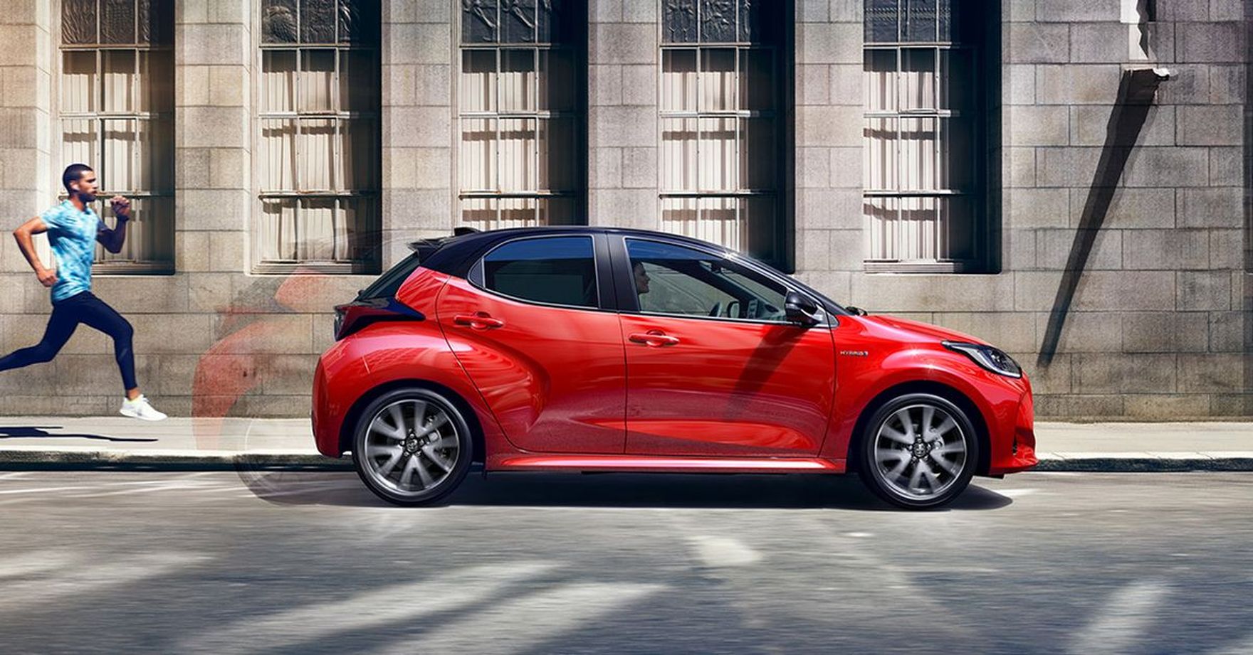 Nowa Toyota Yaris, czyli idealne auto miejskie. Sprawdzamy ofertę tego rynkowego przeboju