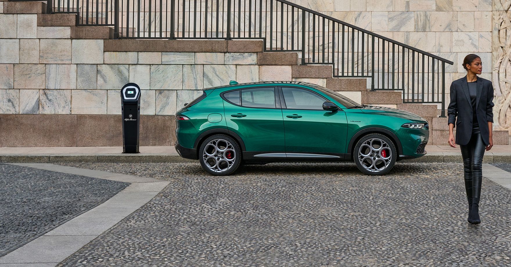 Debiut włoskiego SUV-a z napędem hybrydowym. Przyprawia o bicie serca!