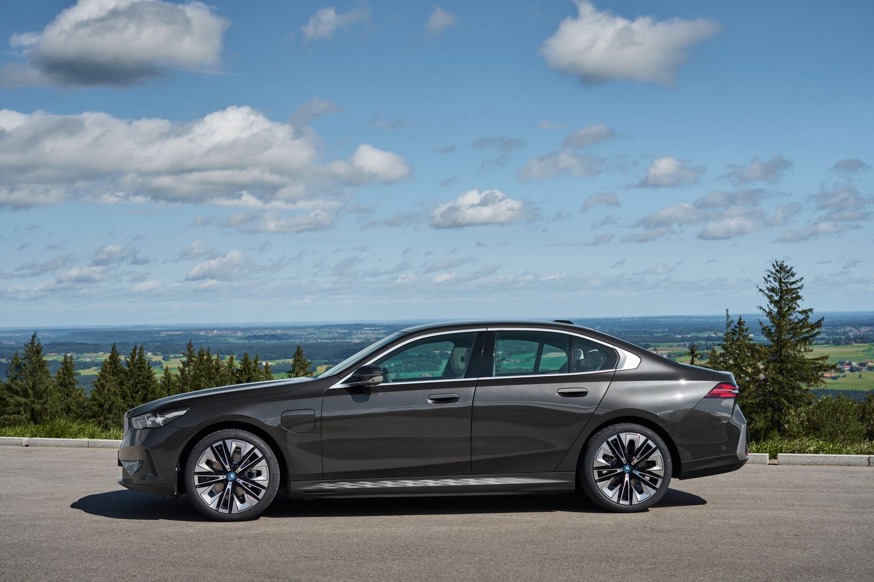 To BMW jest synonimem perfekcji. Wygląda jak marzenie, a jeździ jeszcze lepiej!
