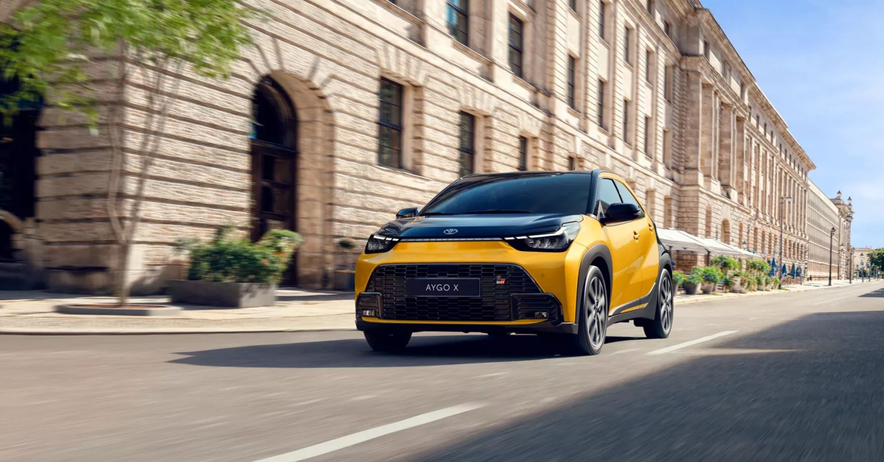 Japoński król kompaktów nie bierze jeńców - nie ma sobie równych!