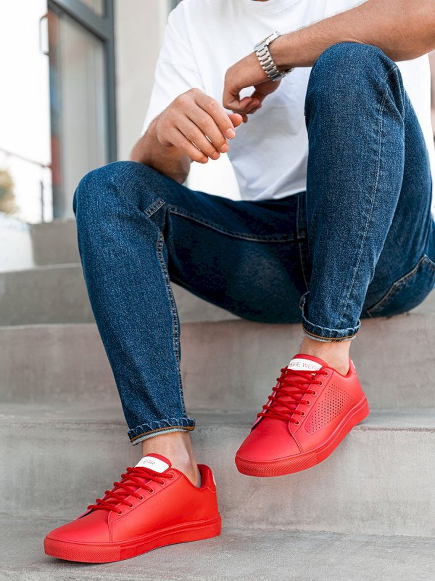 Ombre - Klasyczne męskie buty sportowe T383 - czerwone