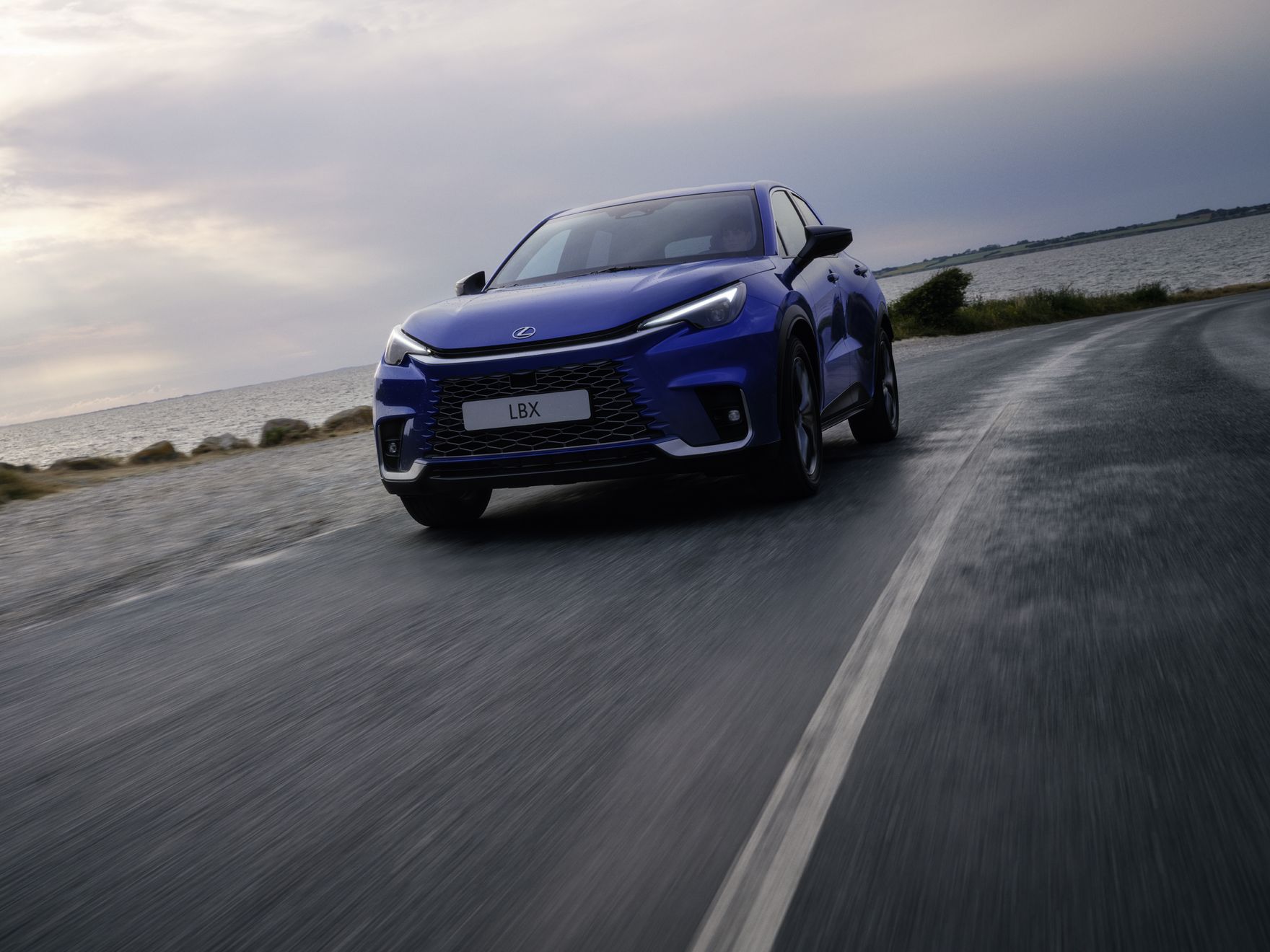 Nadjeżdża gorąca nowość z japońskiej fabryki. Ten model na nowo definiuje segment SUV!