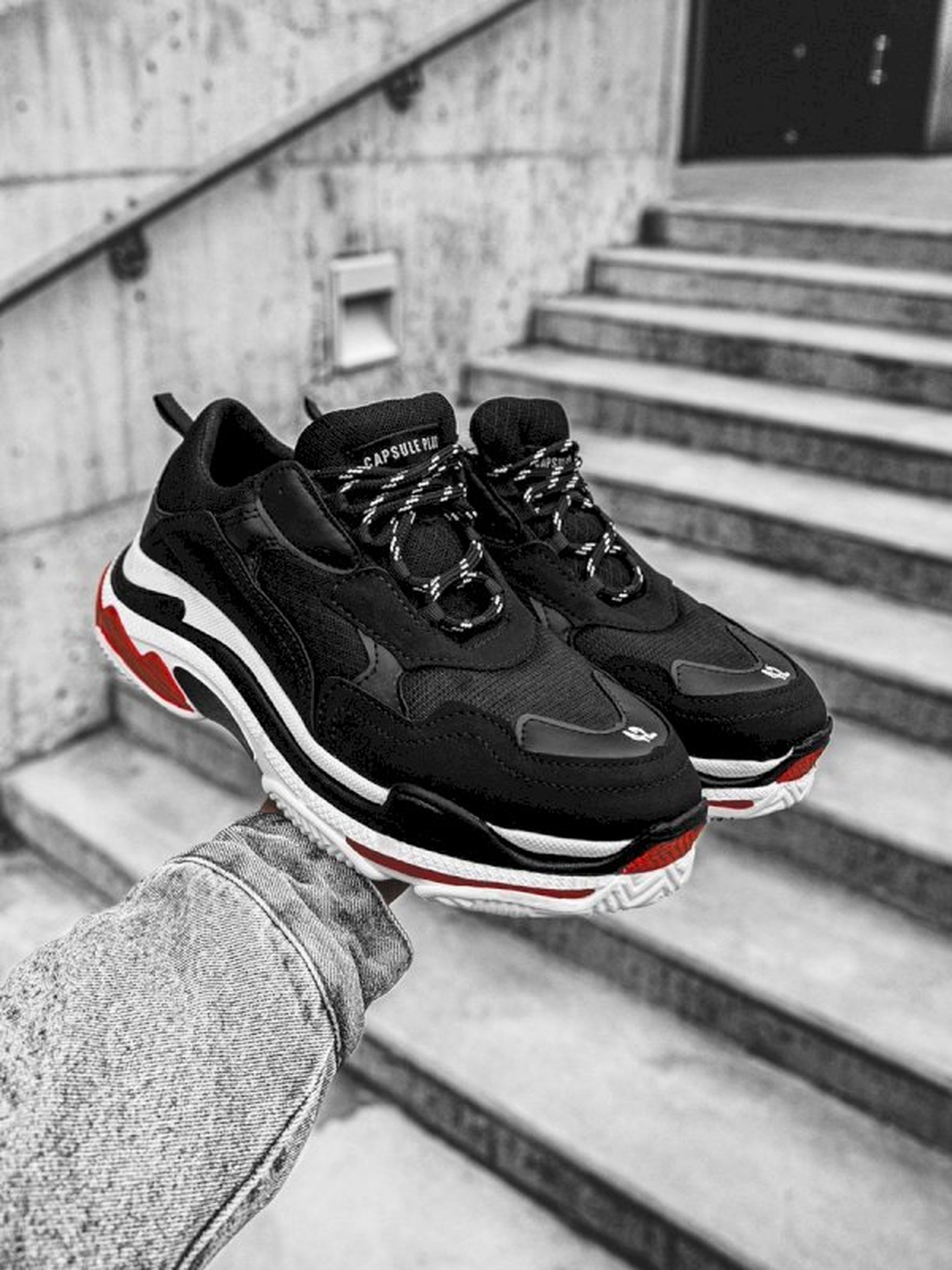 Sneakersy czarno-czerwono-białe OZONEE O/55375