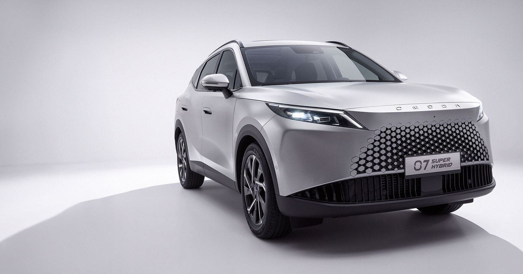 OMODA 7 Super Hybrid. Futurystyczny SUV z zasięgiem do 1100 km. Teraz od 169 900 zł i z finansowaniem 0%