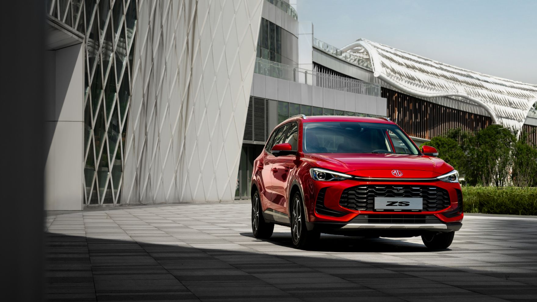 Rodzinny SUV, który ma wszystko. Nie uwierzysz, ile może pomieścić i jakie funkcje oferuje!