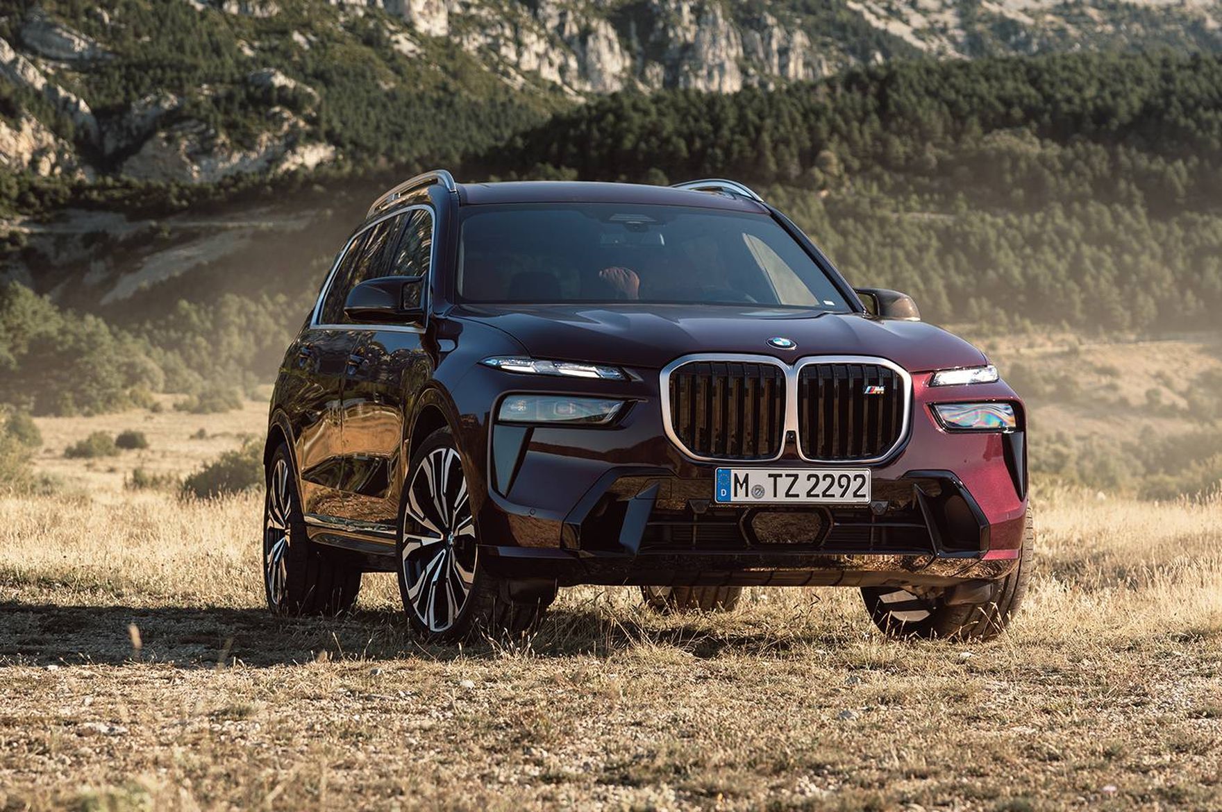BMW X7 pokazuje, czym jest luksusowy SUV. Business class w najpełniejszym wydaniu