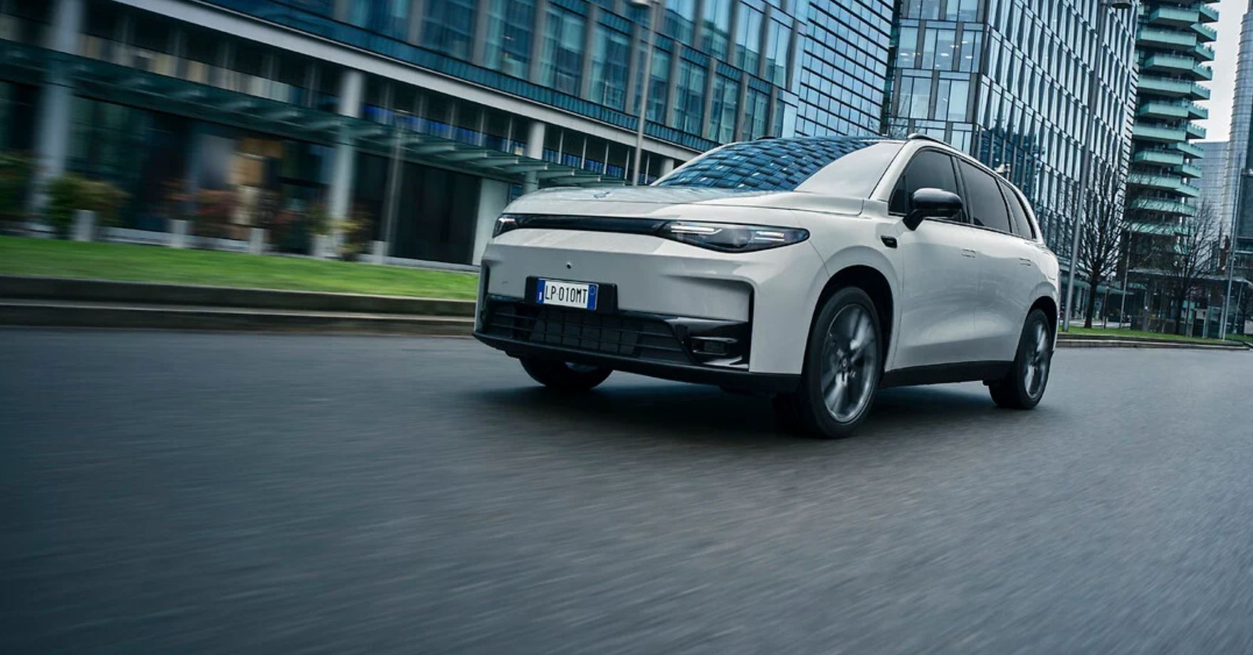 Monumentalny z zewnątrz, ale to w środku robi największe wrażenie. Konkurencja może się uczyć