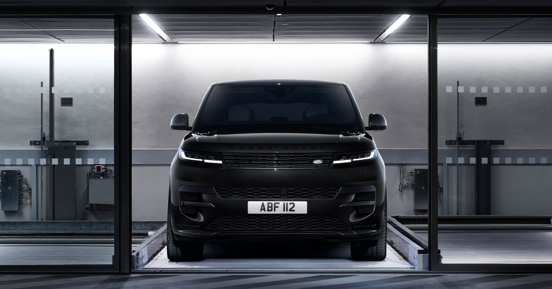 Wygląda jak milion dolarów i tak też się prowadzi. Teraz ten brytyjski HIT kusi bardziej niż kiedykolwiek!