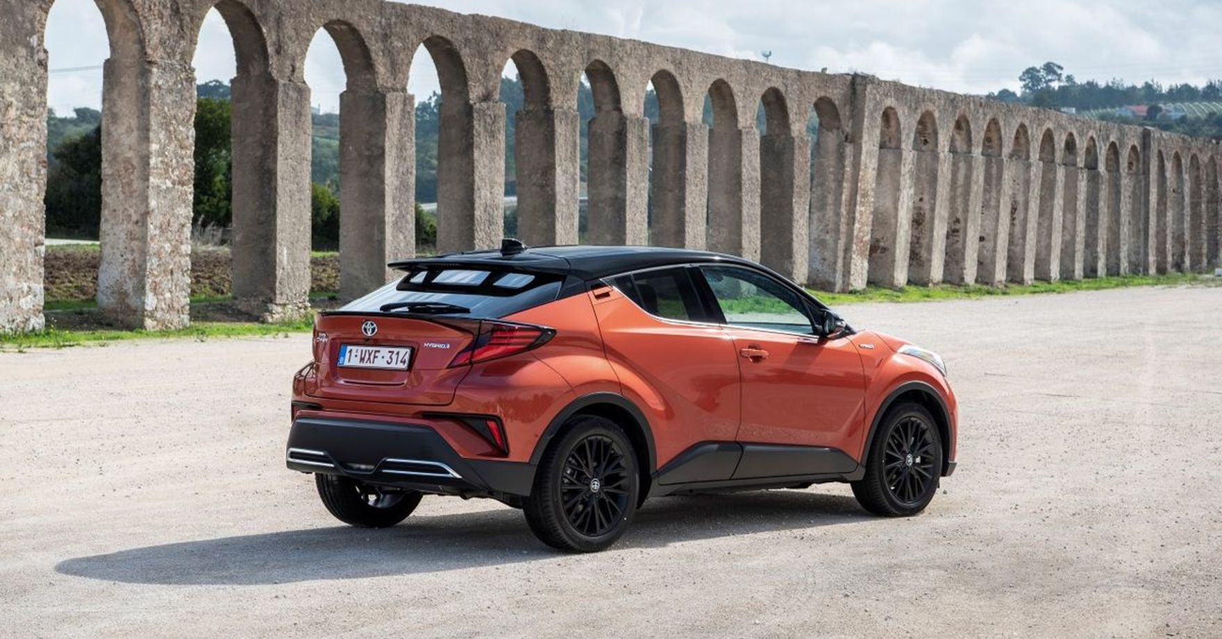 Hybrydowe SUV-y z Japonii. Możesz je mieć na korzystnych warunkach