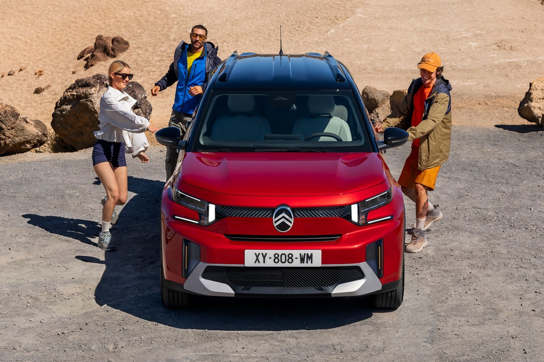 Ten 7-miejscowy SUV szturmem podbija polskie drogi! Jest o nim głośno. Powód? Nie tylko niska cena!