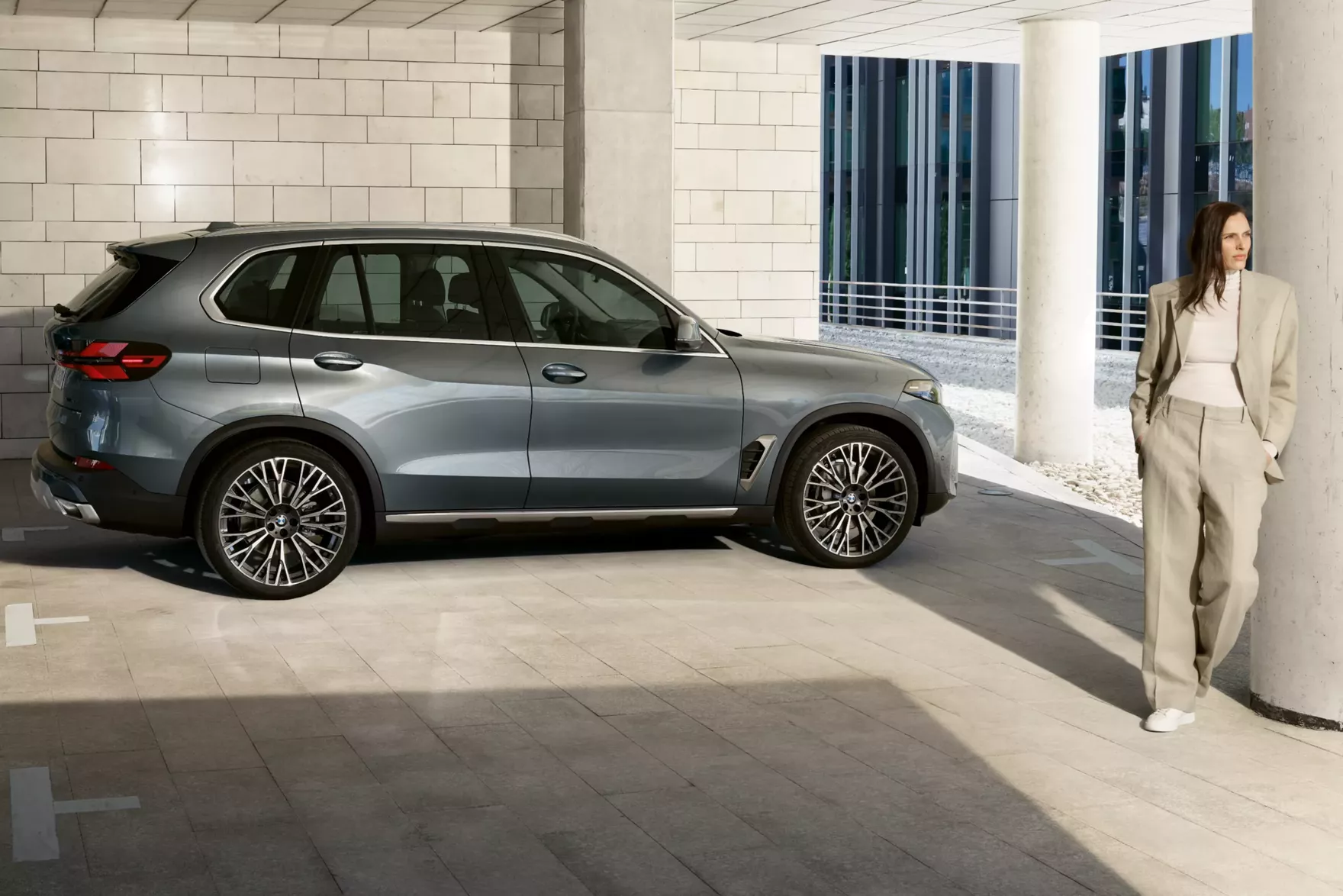 Ten luksusowy SUV łamie wszystkie schematy! Wygląda obłędnie, a moc pod maską? Wow!
