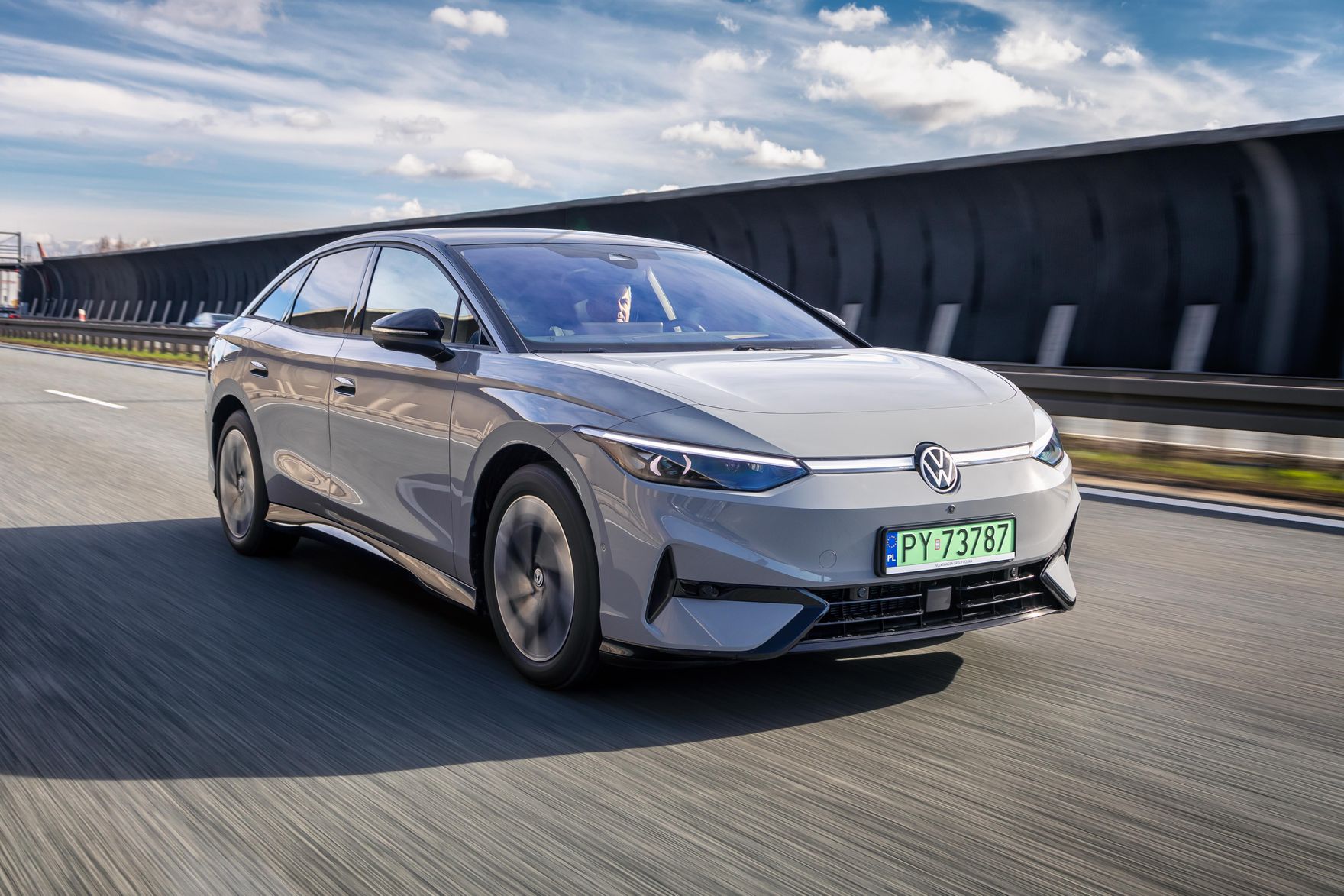 Nowa limuzyna niemieckiego giganta robi wrażenie! Ten design? Niczym auto z przyszłości