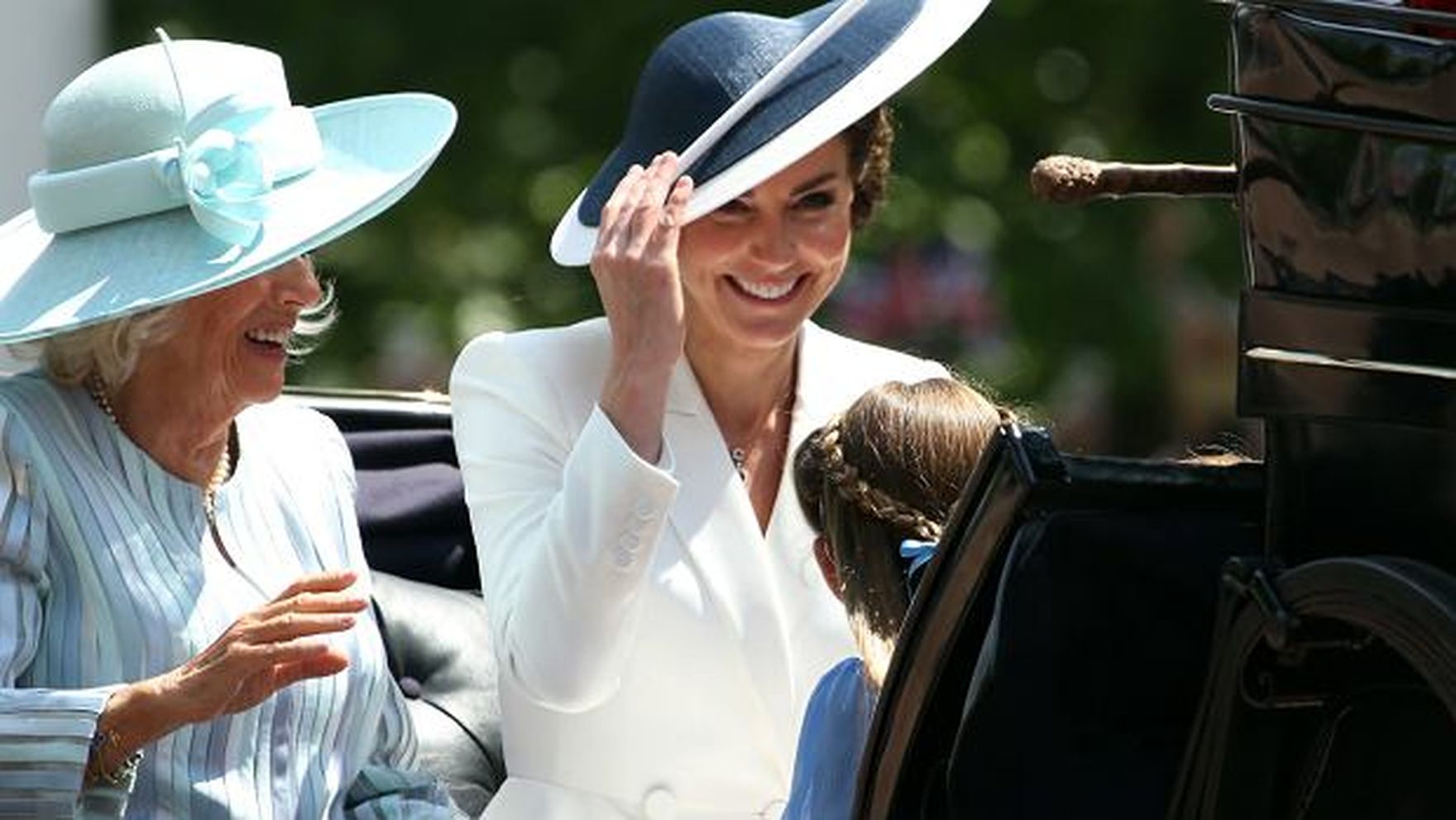 Księżna Kate zachwyca w dwóch odsłonach bieli. To hołd dla klasyki i stylu Lady Di