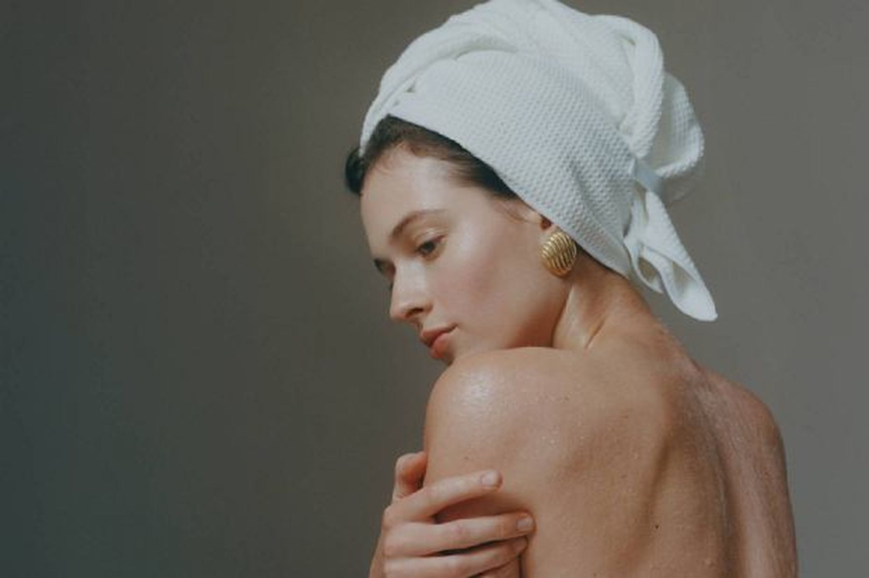 The Hair Hug Towel. Innowacyjny ręcznik do włosów, który dwukrotnie skraca czas suszenia i chroni przed zniszczeniami