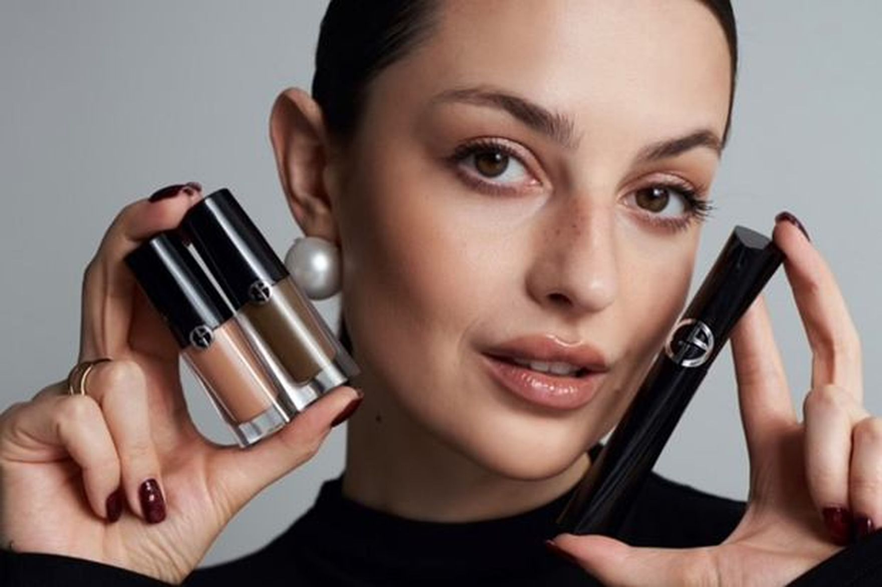 "To w oczach widać siłę kobiety"- mówił Giorgio Armani. Poznaj makijażowe trendy na jesień 2025