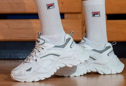 Te kultowe buty chce mieć każdy fan wielkomiejskiego street style'u! My znalazłyśmy je na wyprzedaży
