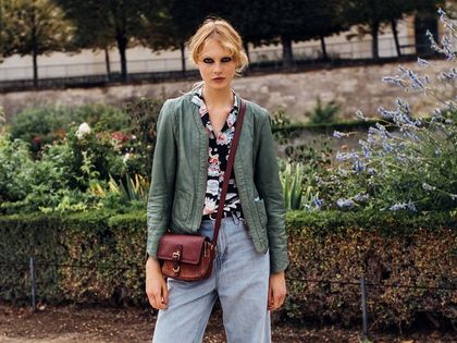 Jeansy w tych kolorach to gorące modele na wiosnę. Mom jeans, slouchy czy proste - które wybrać?