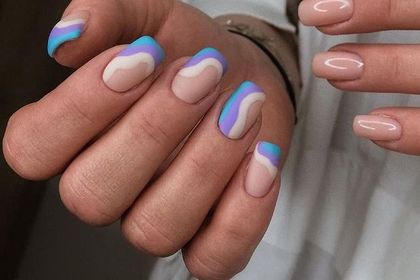 Jaki manicure będzie modny latem 2021? Intensywne kolory idą w odstawkę. Oto garść inspiracji z Instagrama