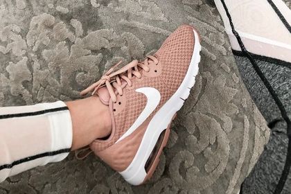 Legendarne buty Nike kupisz z gigantycznym rabatem! Beżowe klasyki teraz tylko 67 złotych
