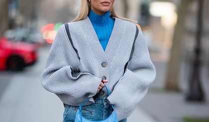 Eleganckie kardigany dla kobiet po 50-tce: model w kwiaty i wiele innych kupisz do 75% taniej!