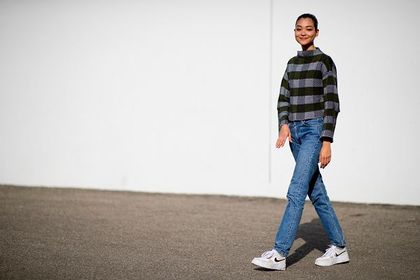 Swetry Lacoste damskie - idealne na okres przejściowy! Te modele urozmaicą twoją stylizację!
