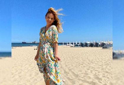 Paulina Sykut-Jeżyna w kolorowej sukience z Reserved. Patrzymy też na sneakersy ulubionej marki księżnej Kate