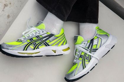 Styl, wygoda, klasyka: sneakersy japońskiej marki teraz na gigantycznej wyprzedaży. Flagowe modele kupisz za ułamek ceny!