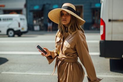 Te eleganckie sukienki na wiosnę cię wyszczuplą! Piękne modele, które poprawią wygląd twojej sylwetki