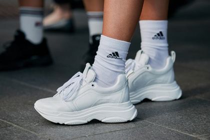 Te sportowe buty kupisz teraz nawet 60% taniej! Wygoda i świetna jakość idą w parze z modnym designem