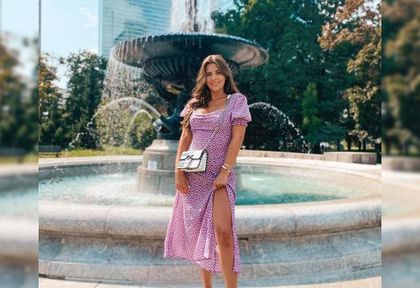 Ola Nowak w sukience z najmodniejszym dekoltem sezonu. To model z wyprzedaży za mniej niż 100 zł!