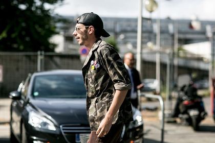 Moda w militarnym wydaniu. Bluzy moro męskie to hit sezonu! Te modele doceni każdy mężczyzna!