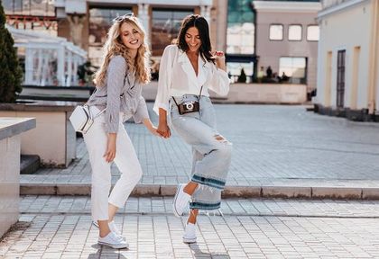 Latem trampki i mokasyny chowamy do szafy. Ten model butów jest przewiewny, lekki i ponadczasowy!
