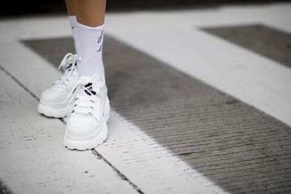Te sneakersy Reebok od lat cieszą się dużą popularnością! Są modne, wygodne i dostępne na wyprzedaży!