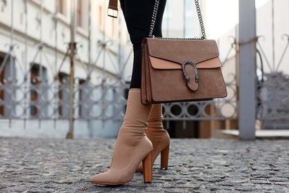 Trend alert: te zamszowe botki na jesień pokochały Polki! Który model wybierzesz?